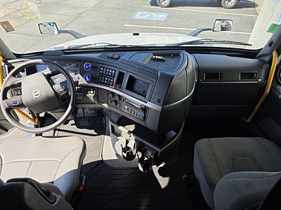 2023 Volvo VNL64T740