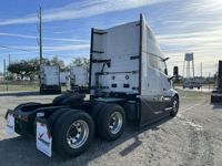 2025 Volvo VNL64T660
