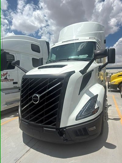 2025 Volvo VNL64T