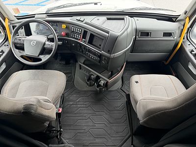 2023 Volvo VNL64T740