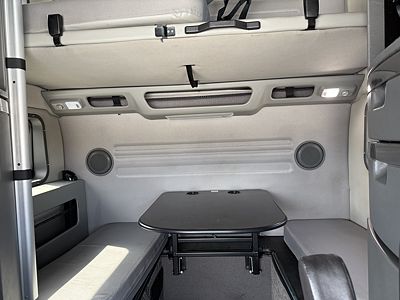 2022 Volvo VNL64T860