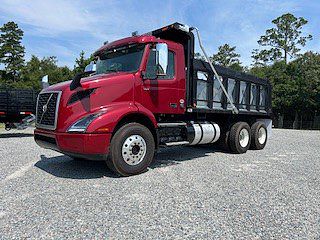 2025 Volvo VNR64300