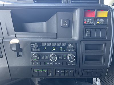 2027 Volvo VNL64T860