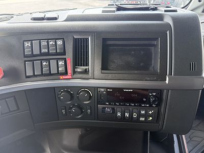 2022 Volvo VNL64T760