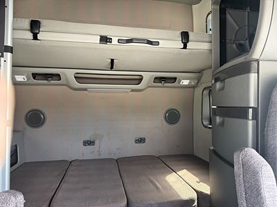 2024 Volvo VNL64T860