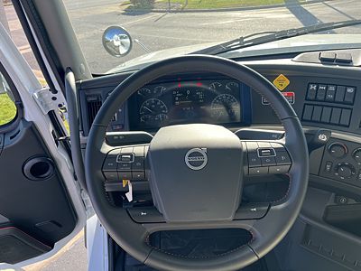 2027 Volvo VHD104F300
