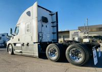 2021 Freightliner CASCADIA 126