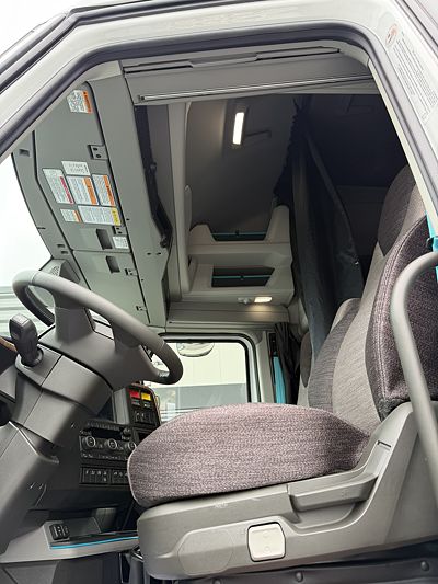 2027 Volvo VNL64T860