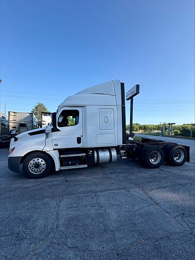 2019 Freightliner CASCADIA 126