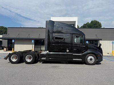 2023 Volvo VNL64T860