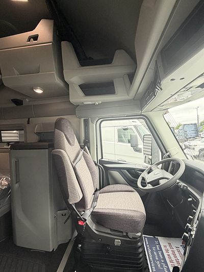 2027 Volvo VNL64T860