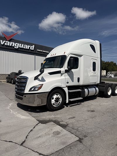 2019 Freightliner CASCADIA 126
