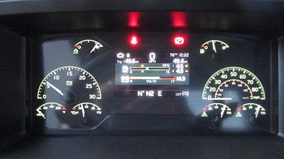 2025 Volvo VHD64B300