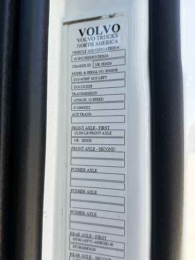 2022 Volvo VNL64T740