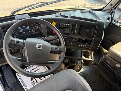 2023 Volvo VNL64T760