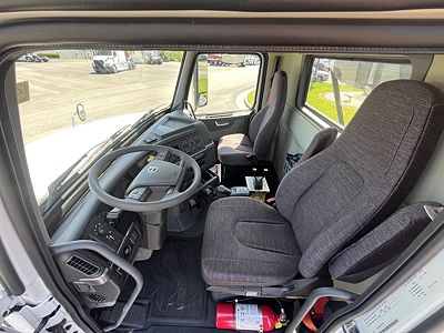 2027 Volvo VHD64B300
