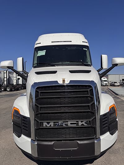 2026 Mack PIONEER 64T