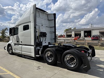 2023 Volvo VNL64T740