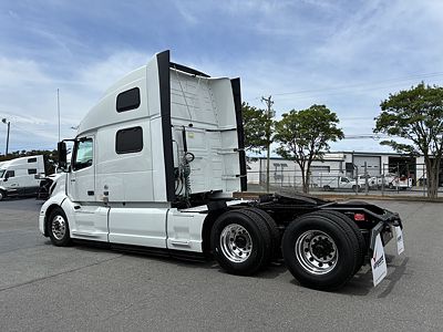 2021 Volvo VNL64T860