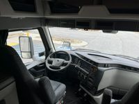 2025 Volvo VNL64T660