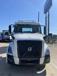 2025 Volvo VNL64T300