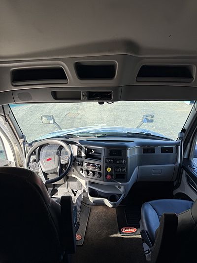 2023 Peterbilt 579