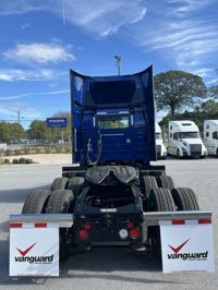 2025 Volvo VNL64T300