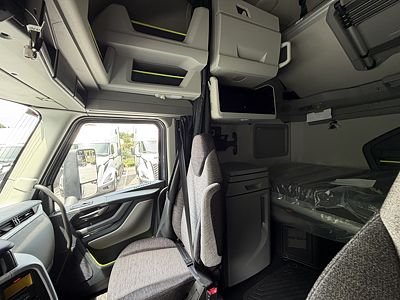 2027 Volvo VNL64T860