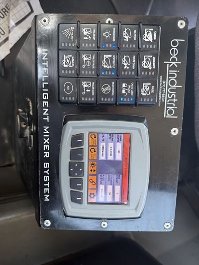 2021 Mack GR64F