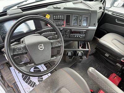 2022 Volvo VNL64T300