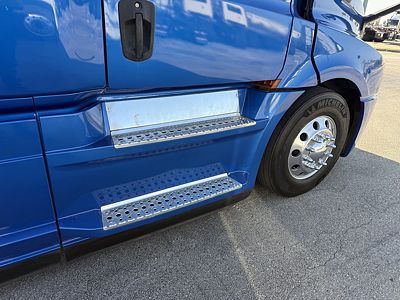 2021 Freightliner CASCADIA 126
