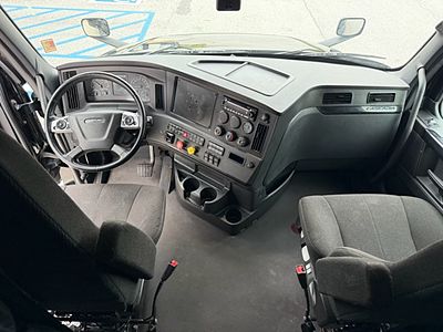 2023 Freightliner CASCADIA 126