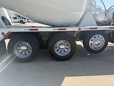 2021 Mack GR64F