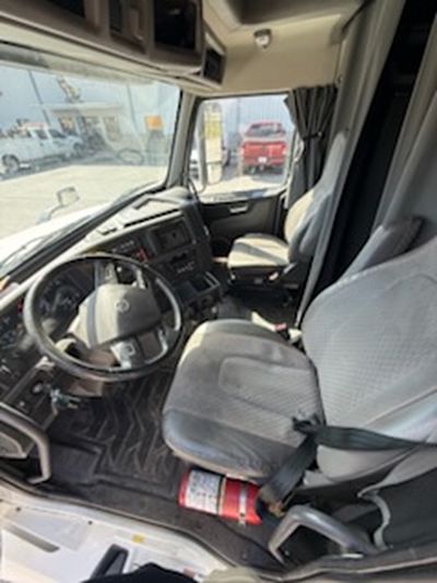 2022 Volvo VNL64T760