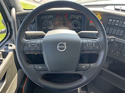 2026 Volvo VHD84B300