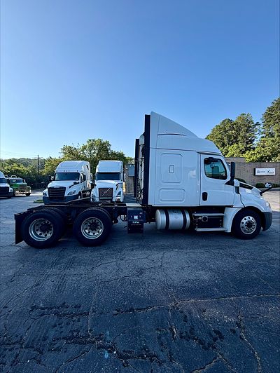 2019 Freightliner CASCADIA 126