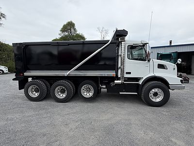 2025 Volvo NRE62T300
