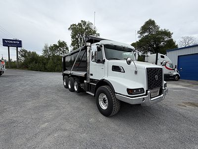 2025 Volvo NRE62T300