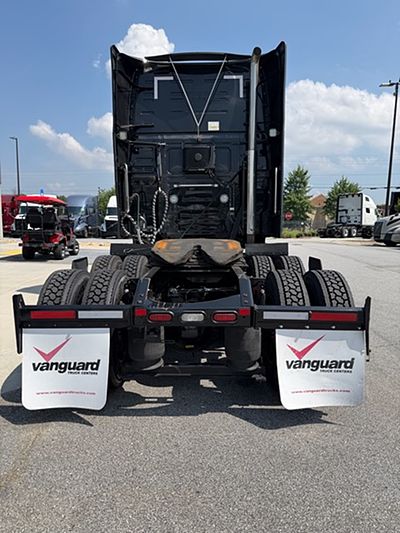 2023 Volvo VNL64T760