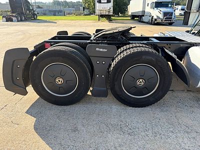 2022 Volvo VNR