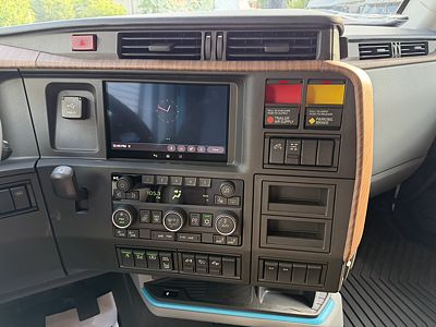 2027 Volvo VNL64T860