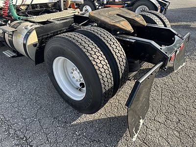 2016 Volvo VNM200