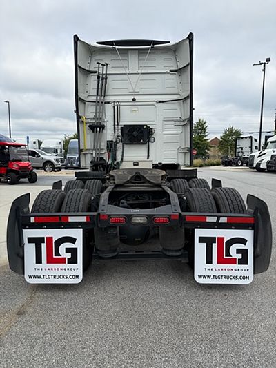 2023 Volvo VNL64T740