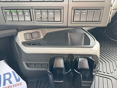 2027 Volvo VNL64T860