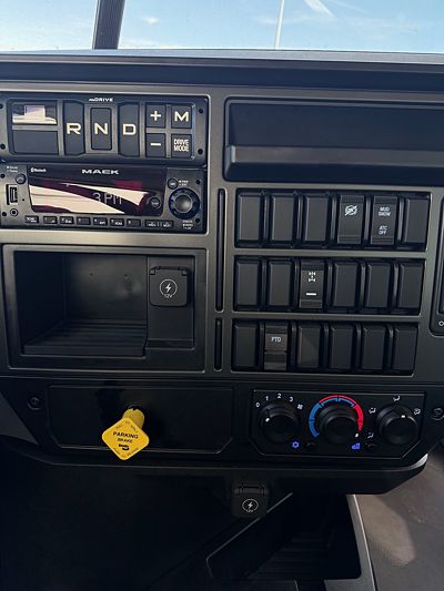 2025 Mack GRANITE 64FR
