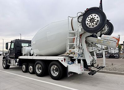 2025 Volvo VHD64F300