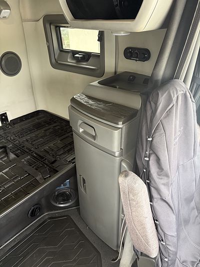 2020 Volvo VNL64T760