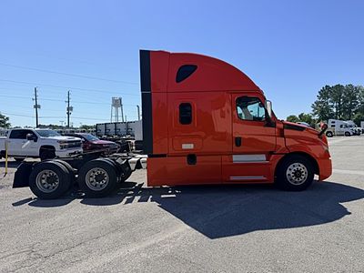 2020 Freightliner CASCADIA 126