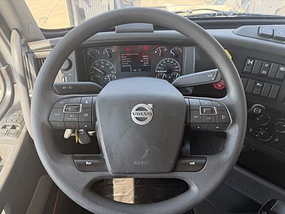 2023 Volvo VNL64T740