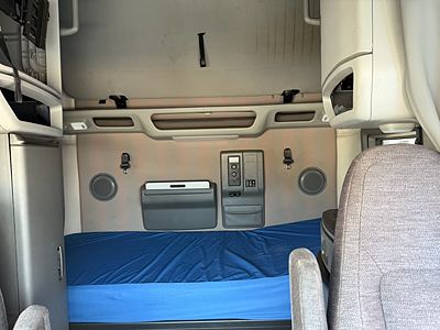 2021 Volvo VNL64T760